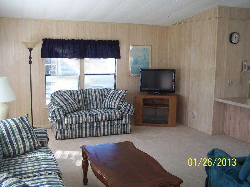 Barefoot Bay Rentals 566 Tarpon Drive.Barefoot Bay, Florida 32976 NOT